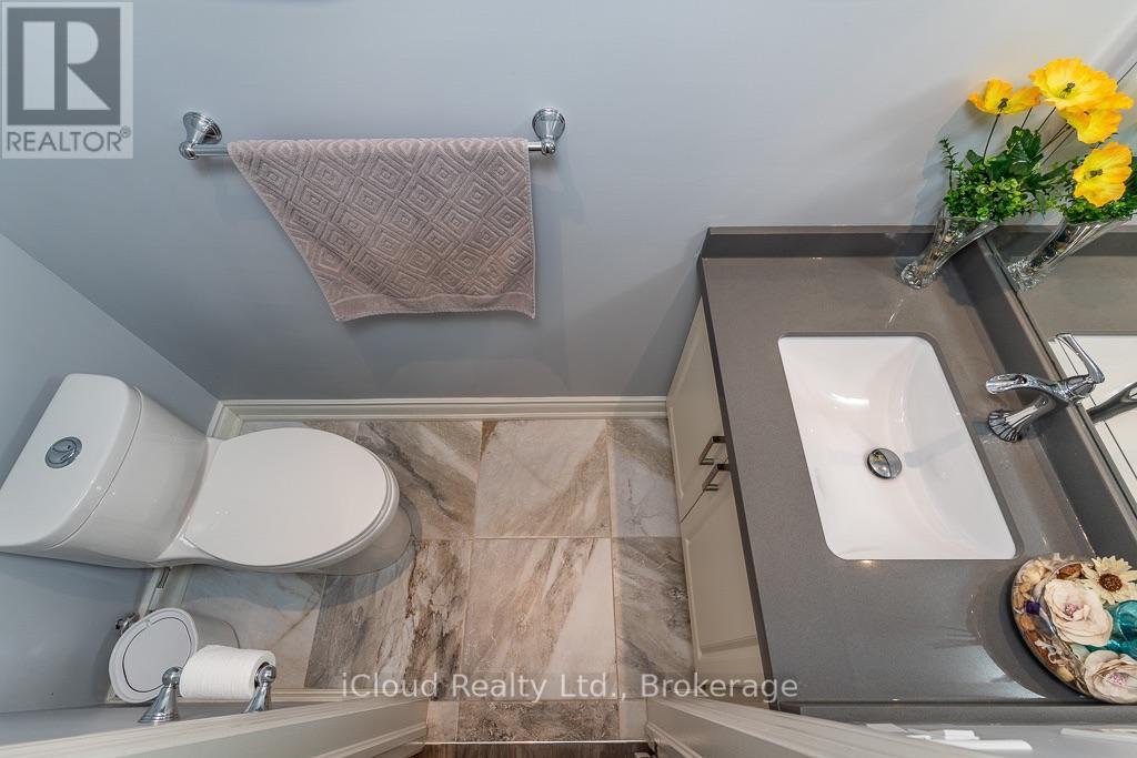 Powder room - 3340 Ferris Street, Burlington, ON - Indoor Photo Showing Bathroom
