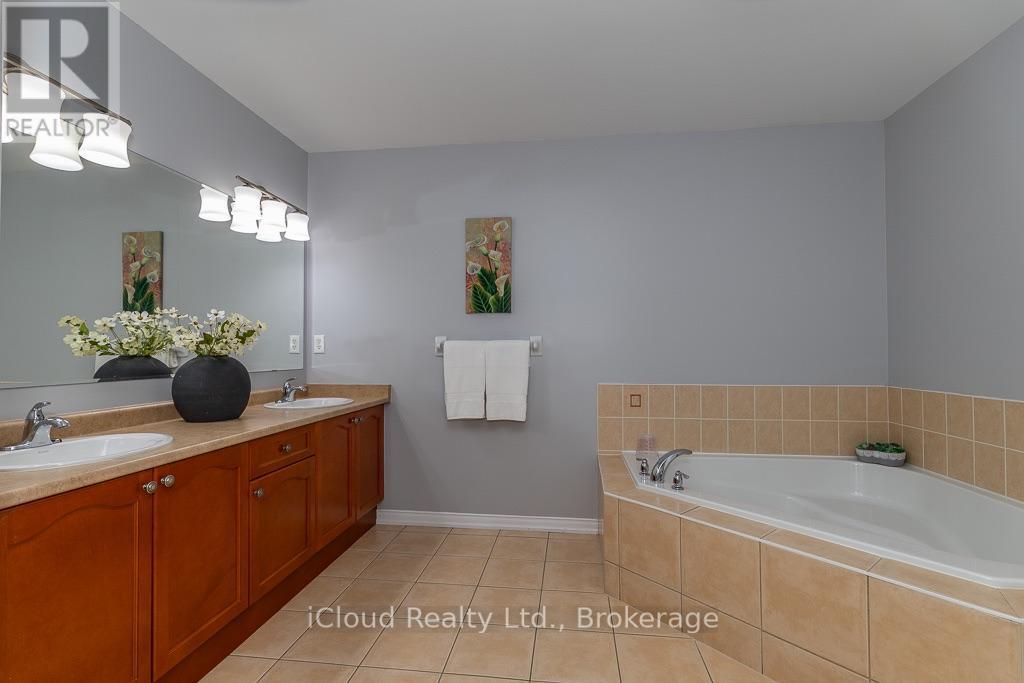 Wr - 3340 Ferris Street, Burlington, ON - Indoor Photo Showing Bathroom