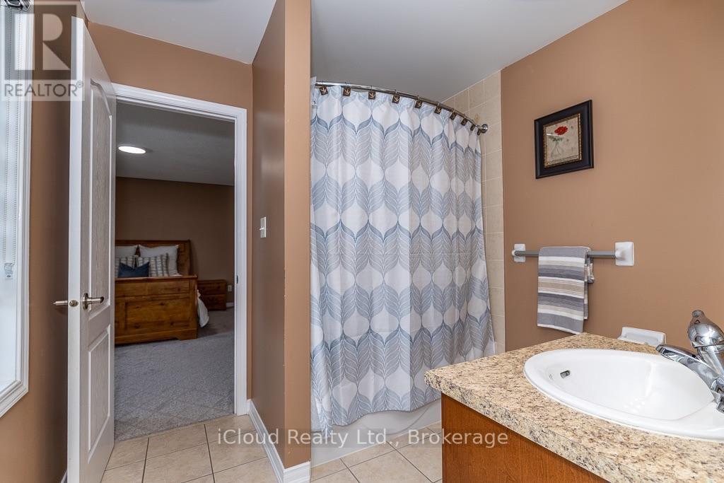 Wr - 3340 Ferris Street, Burlington, ON - Indoor Photo Showing Bathroom