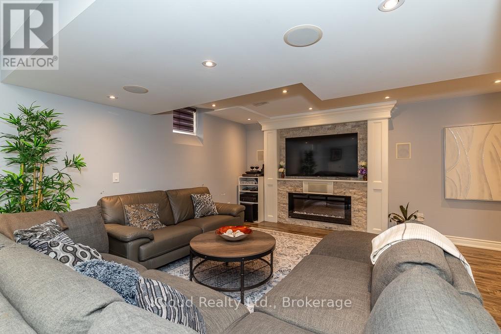 Great Room - 3340 Ferris Street, Burlington, ON - Indoor Photo Showing Living Room With Fireplace