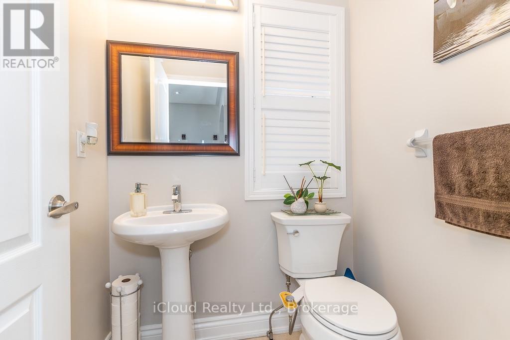 Powder Room - 3340 Ferris Street, Burlington, ON - Indoor Photo Showing Bathroom