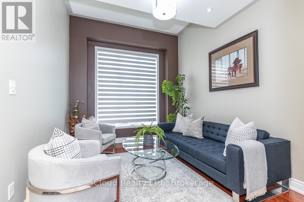 Liv Room - 3340 Ferris Street, Burlington, ON - Indoor Photo Showing Living Room