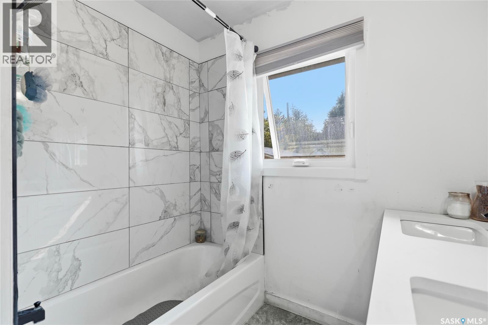 1960 Cowan Crescent, Regina, SK - Indoor Photo Showing Bathroom