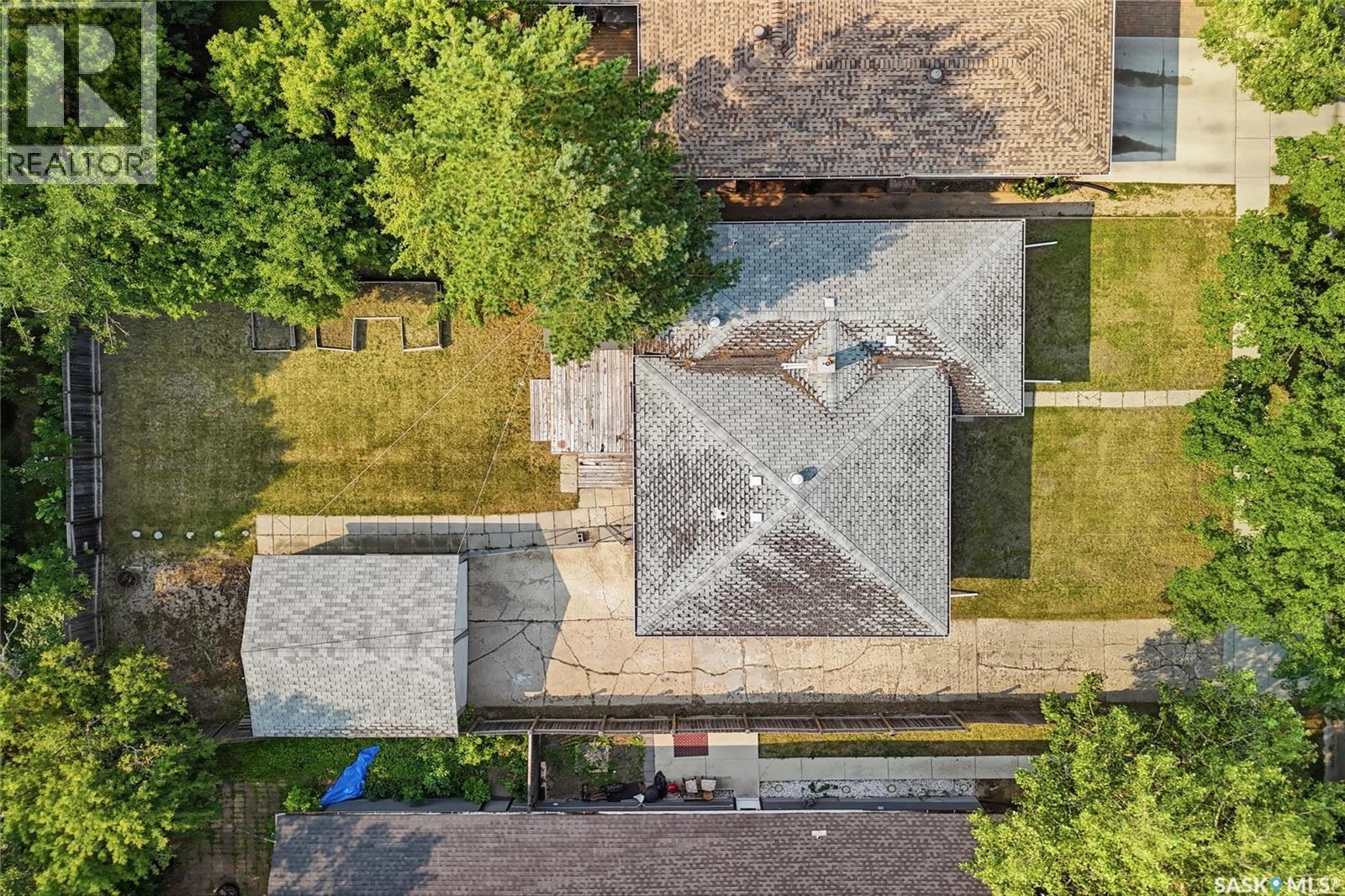 1960 Cowan Crescent, Regina, SK - Outdoor