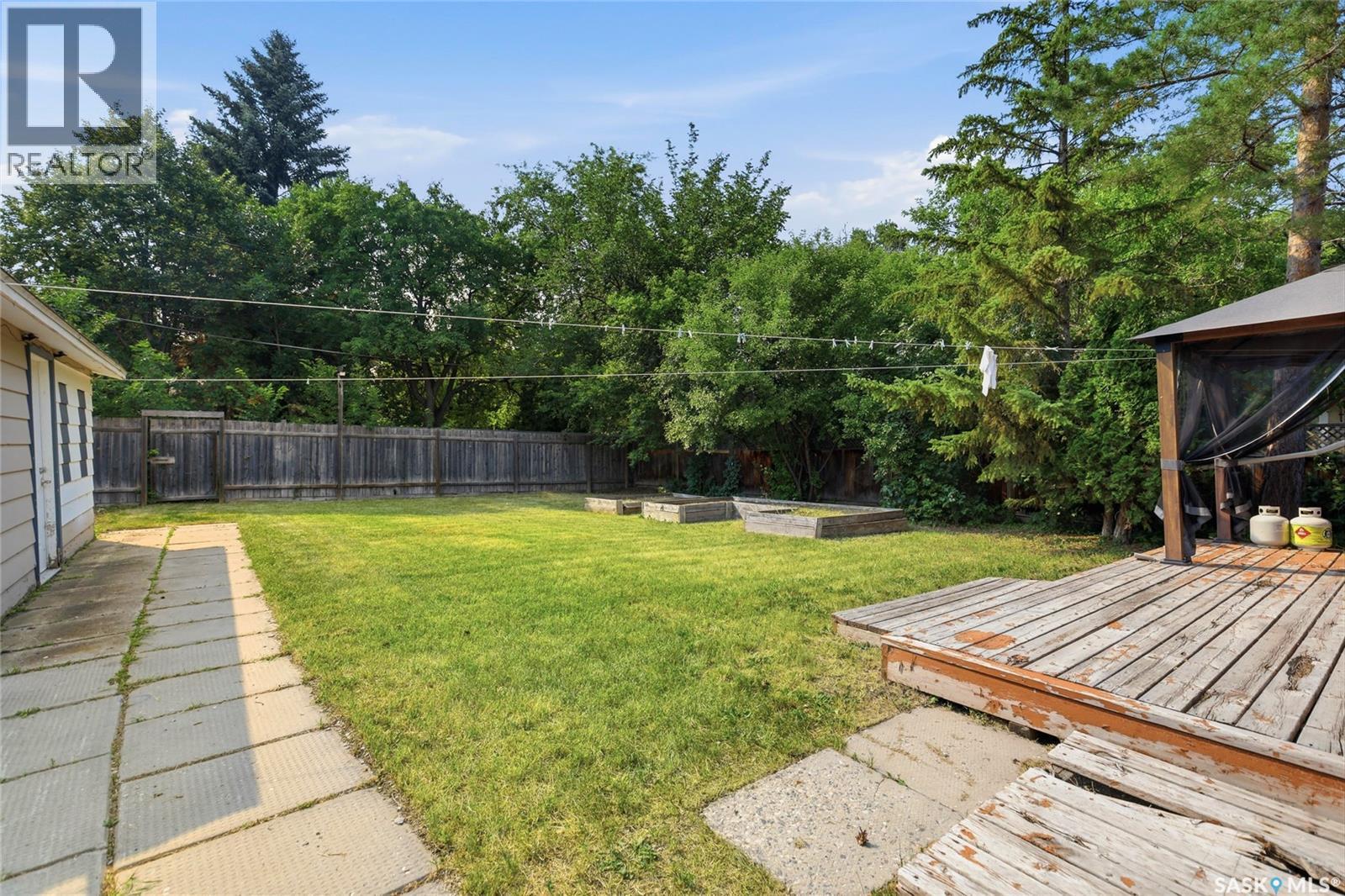 1960 Cowan Crescent, Regina, SK - Outdoor