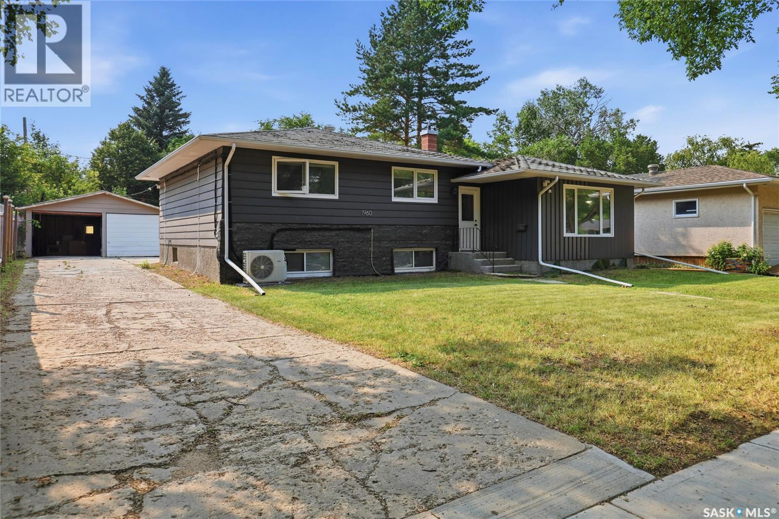 1960 Cowan Crescent, Regina, SK - Outdoor