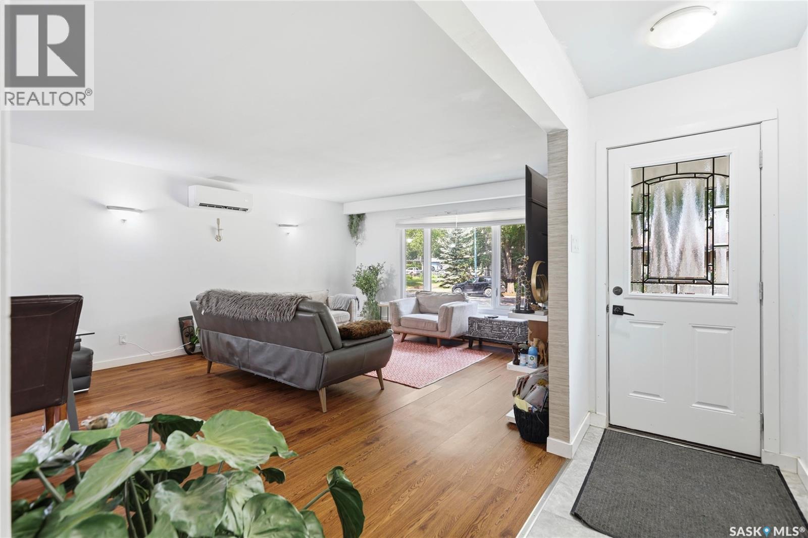 1960 Cowan Crescent, Regina, SK - Indoor