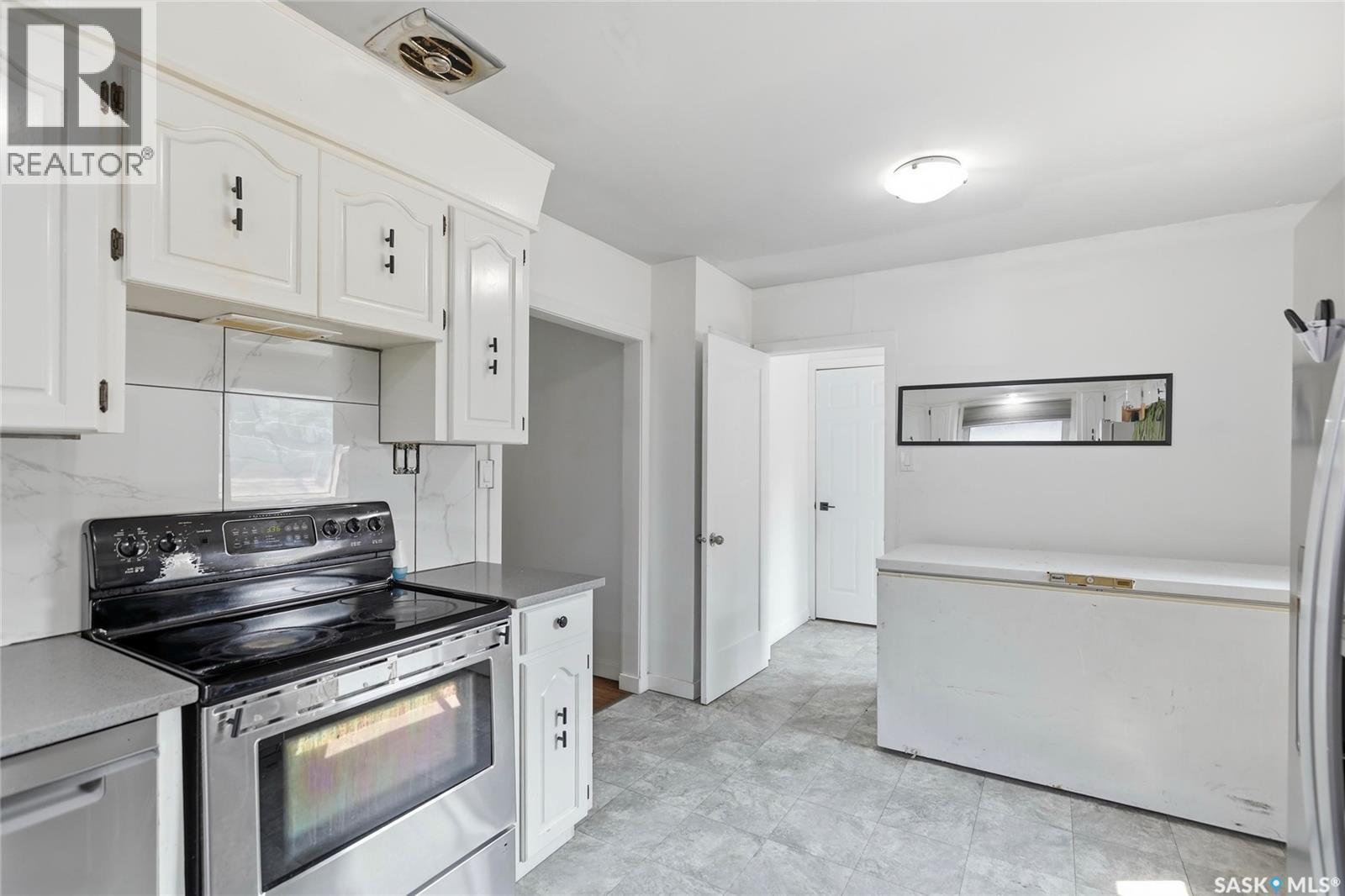 1960 Cowan Crescent, Regina, SK - Indoor Photo Showing Kitchen