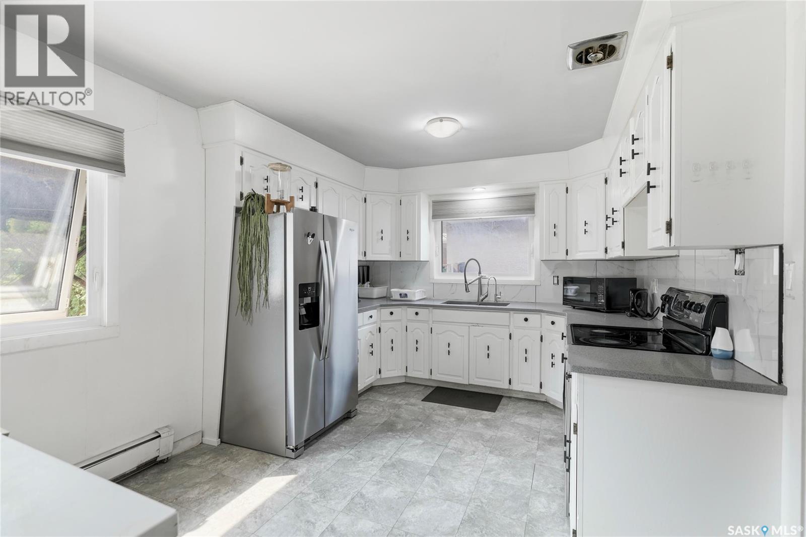 1960 Cowan Crescent, Regina, SK - Indoor Photo Showing Kitchen