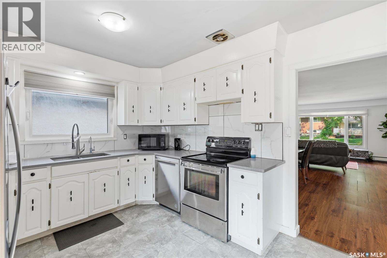 1960 Cowan Crescent, Regina, SK - Indoor Photo Showing Kitchen With Double Sink