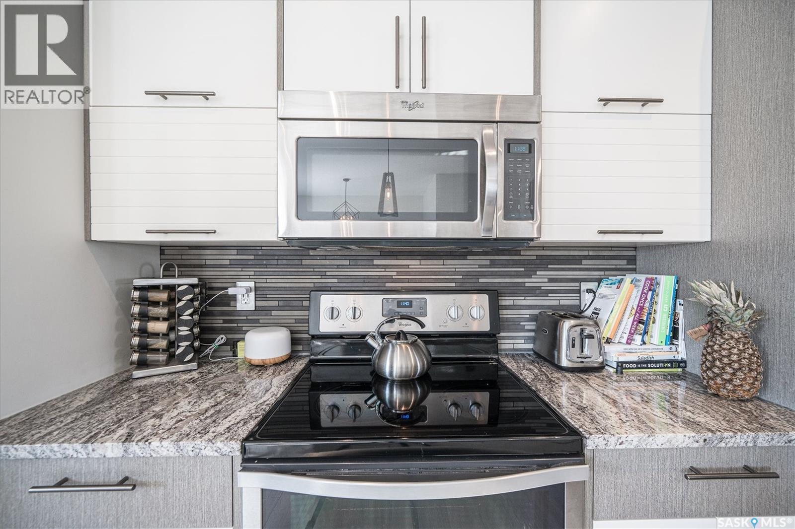 359 Marlatte Street, Saskatoon, SK - Indoor Photo Showing Kitchen