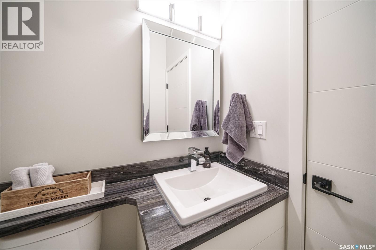359 Marlatte Street, Saskatoon, SK - Indoor Photo Showing Bathroom