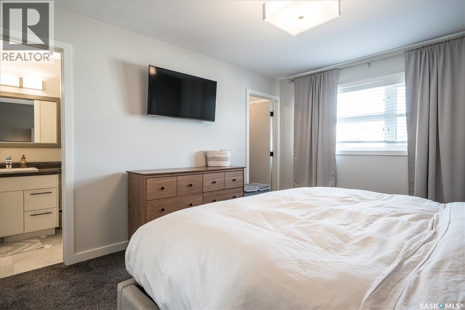 359 Marlatte Street, Saskatoon, SK - Indoor Photo Showing Bedroom