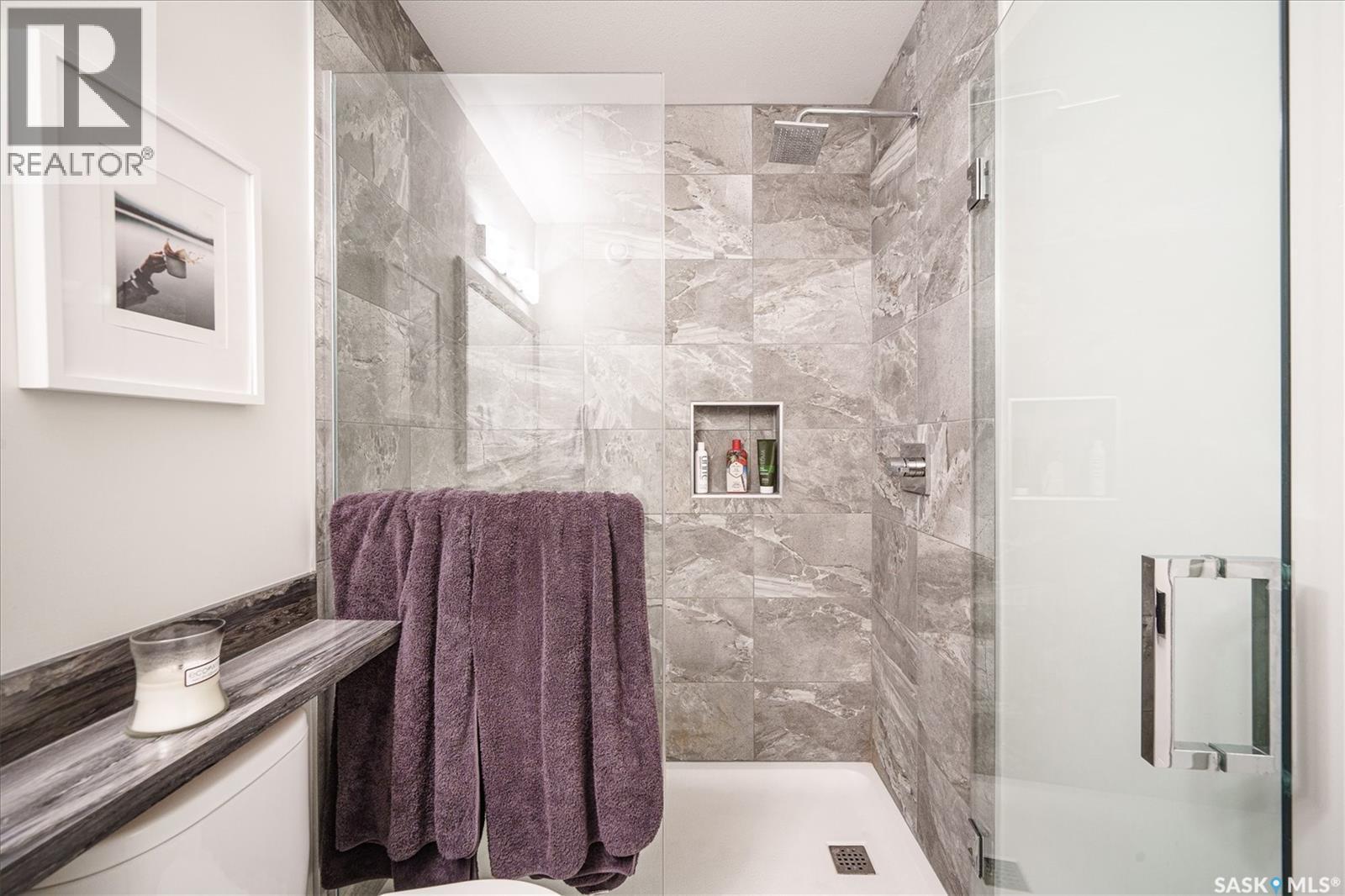 359 Marlatte Street, Saskatoon, SK - Indoor Photo Showing Bathroom