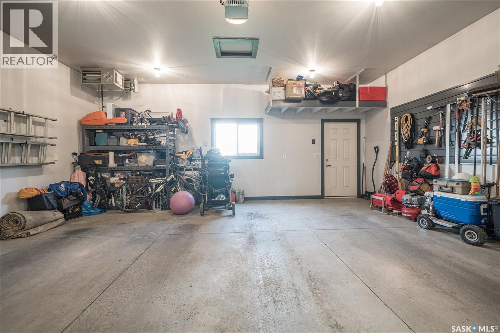 359 Marlatte Street, Saskatoon, SK - Indoor Photo Showing Garage