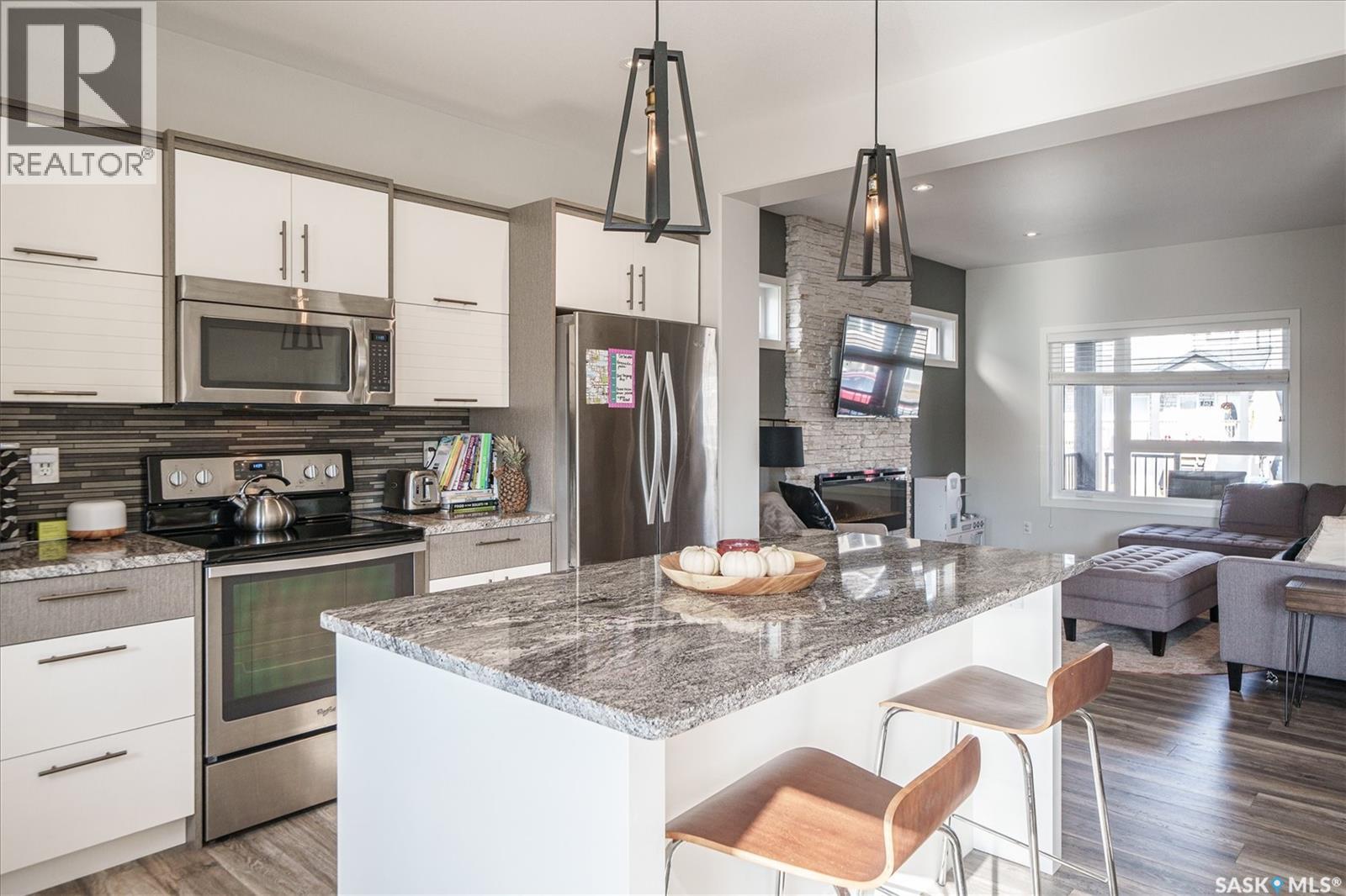 359 Marlatte Street, Saskatoon, SK - Indoor Photo Showing Kitchen With Stainless Steel Kitchen With Upgraded Kitchen