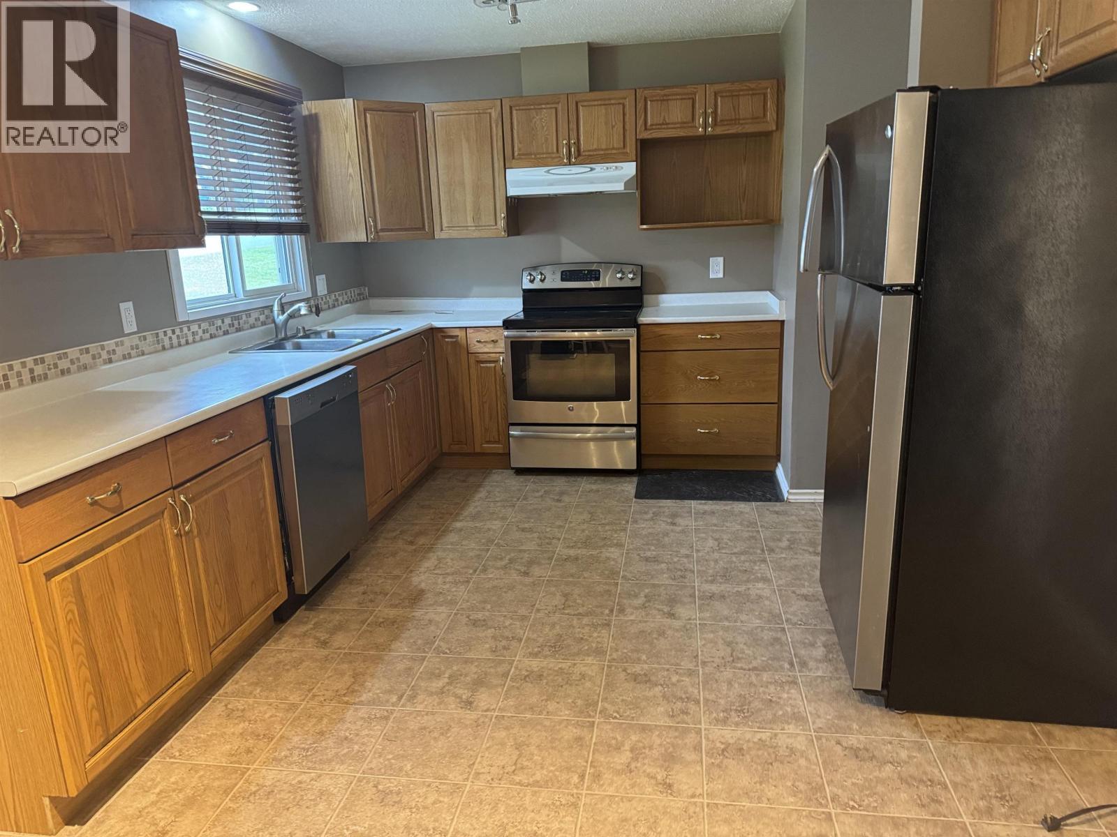 13 Manson Crescent, Mackenzie, BC - Indoor Photo Showing Kitchen With Double Sink