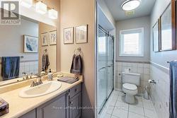 Main bathroom with shower - 