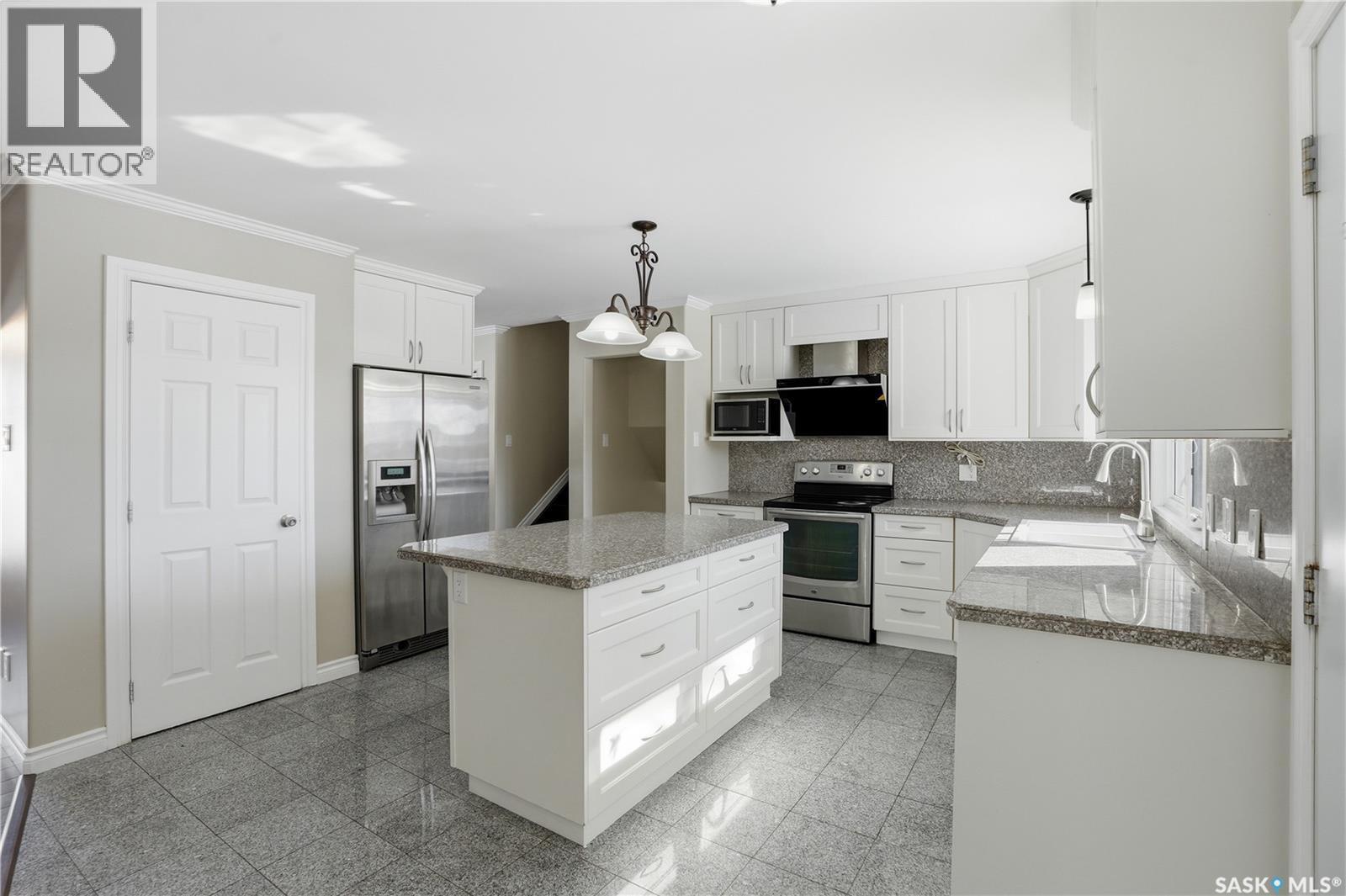 110 Meglund Place, Saskatoon, SK - Indoor Photo Showing Kitchen With Upgraded Kitchen