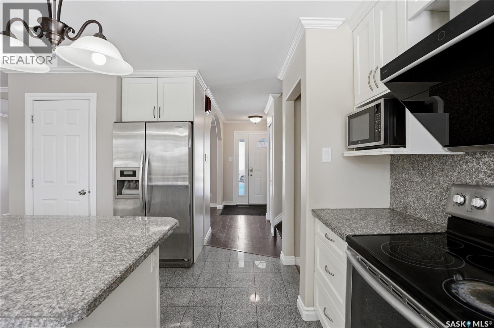 110 Meglund Place, Saskatoon, SK - Indoor Photo Showing Kitchen With Upgraded Kitchen
