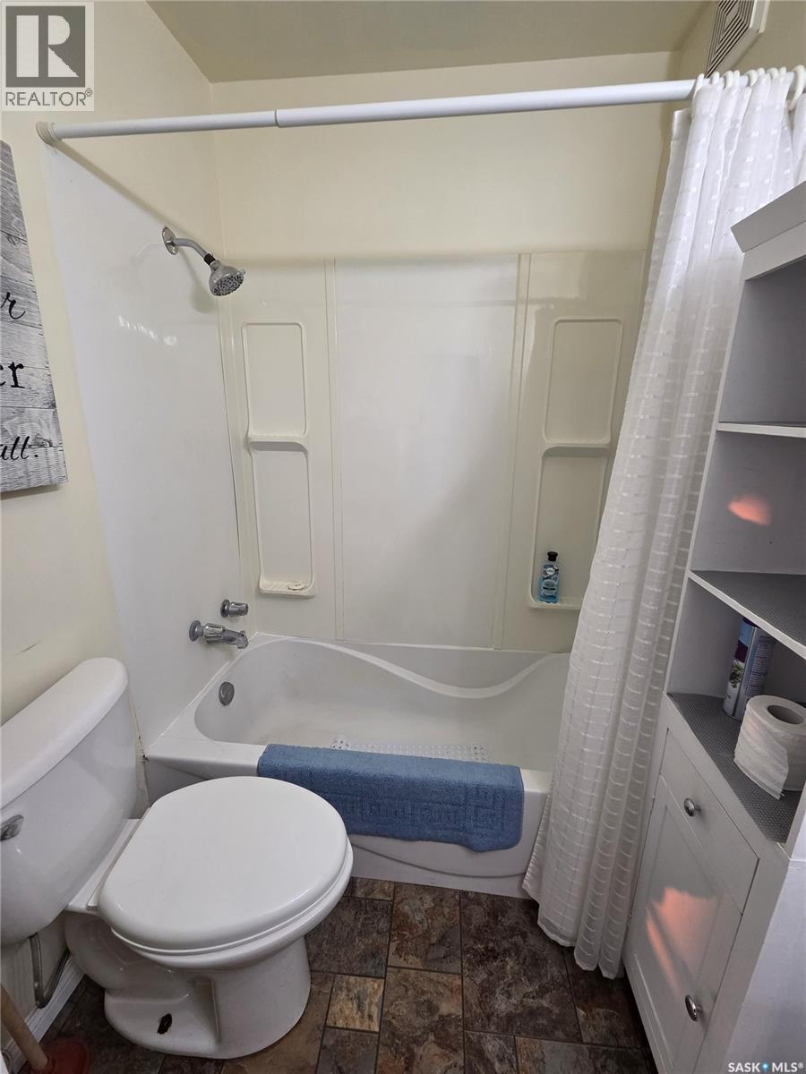 258 Second Street Ne, Wadena, SK - Indoor Photo Showing Bathroom