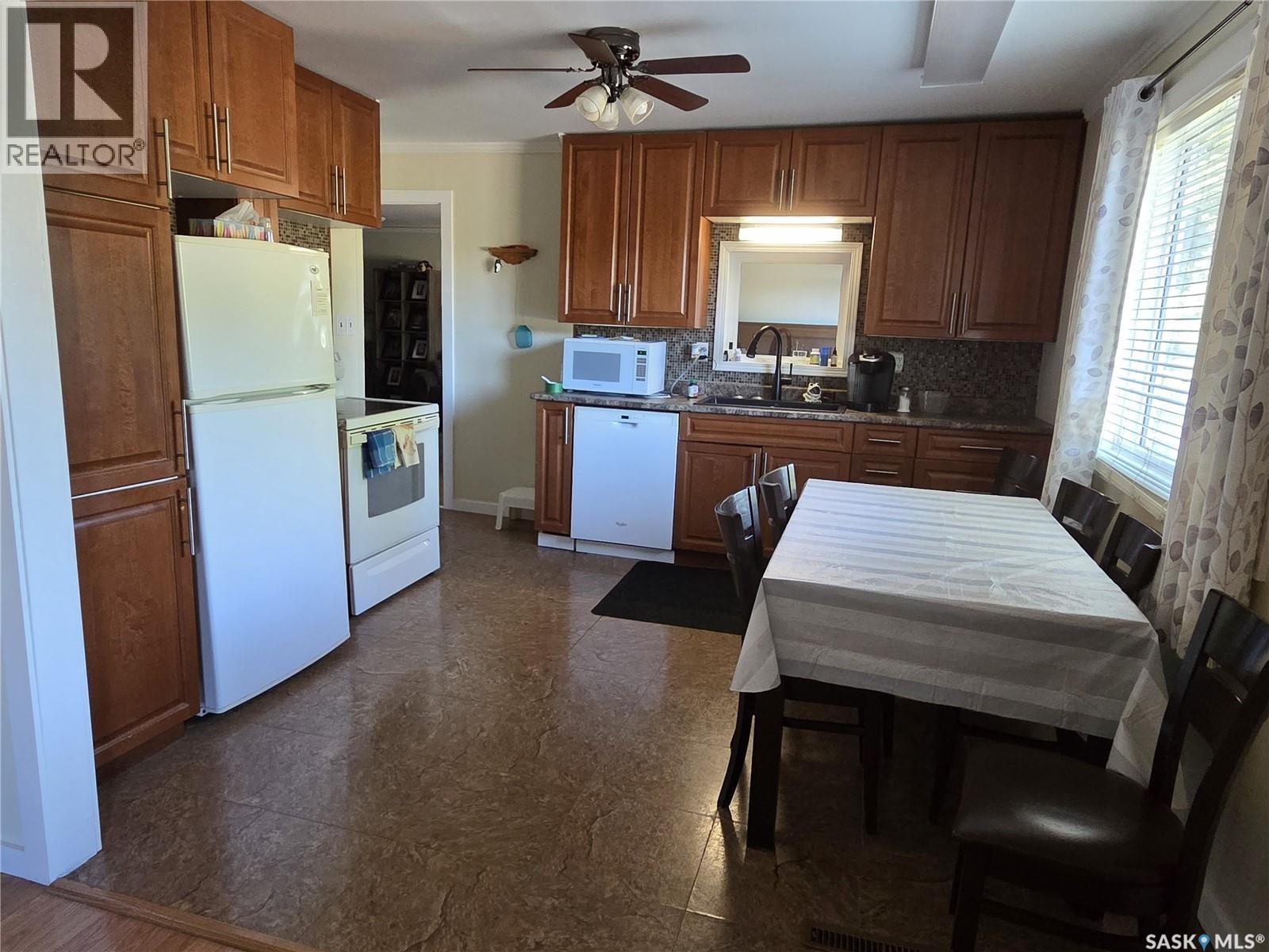 258 Second Street Ne, Wadena, SK - Indoor Photo Showing Kitchen