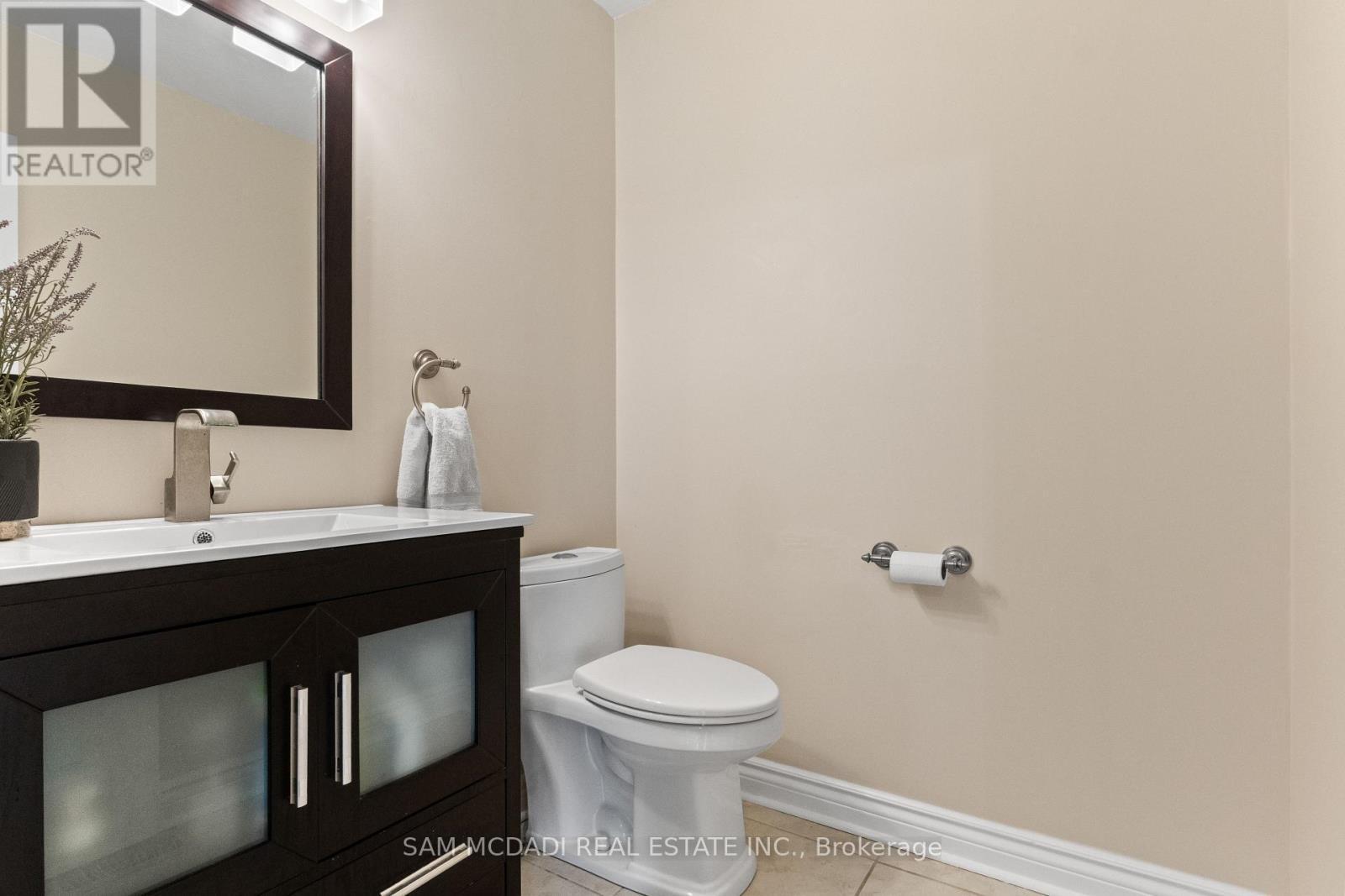 470 Aberfoyle Court, Mississauga, ON - Indoor Photo Showing Bathroom