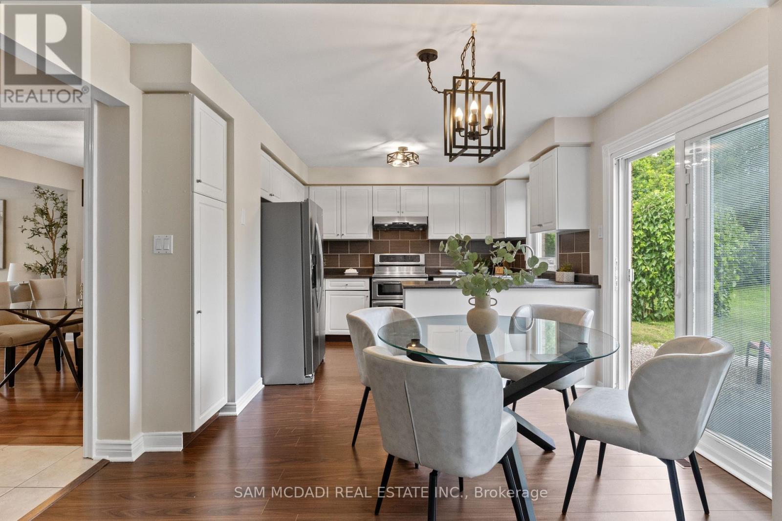 470 Aberfoyle Court, Mississauga, ON - Indoor Photo Showing Dining Room