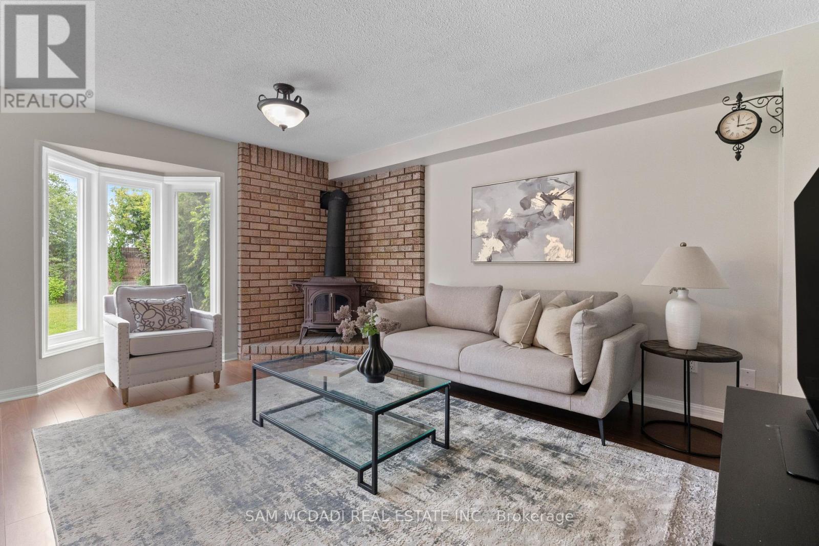 470 Aberfoyle Court, Mississauga, ON - Indoor Photo Showing Living Room