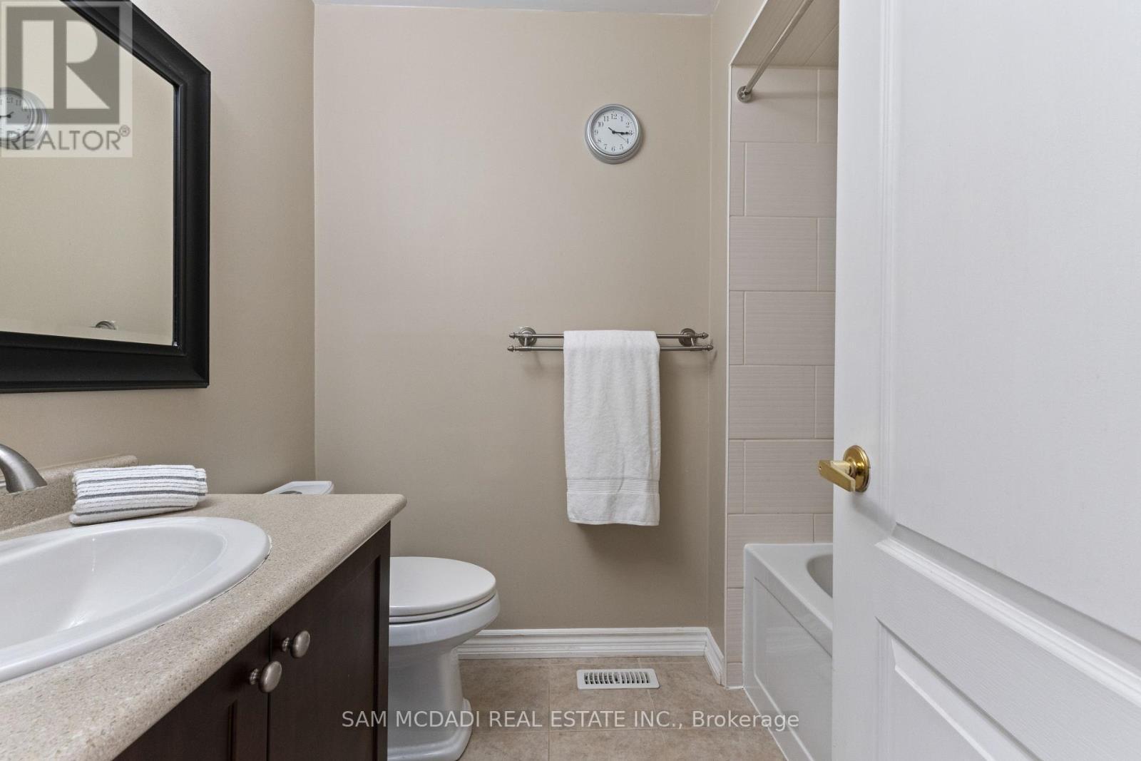470 Aberfoyle Court, Mississauga, ON - Indoor Photo Showing Bathroom