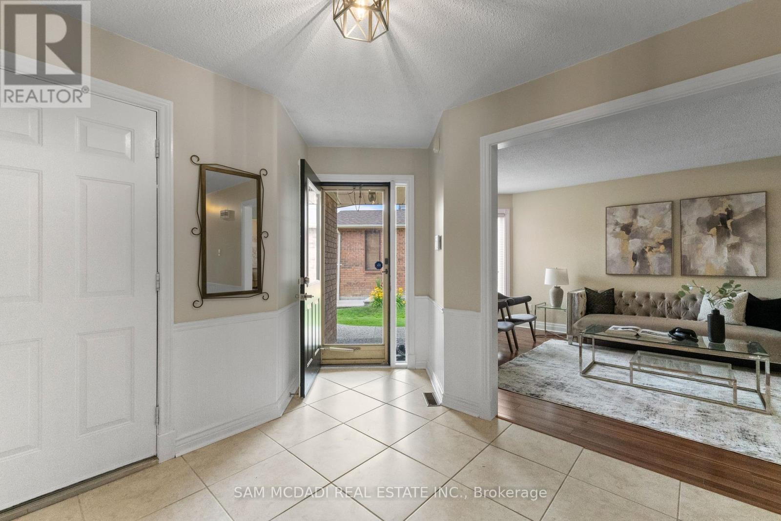 470 Aberfoyle Court, Mississauga, ON - Indoor