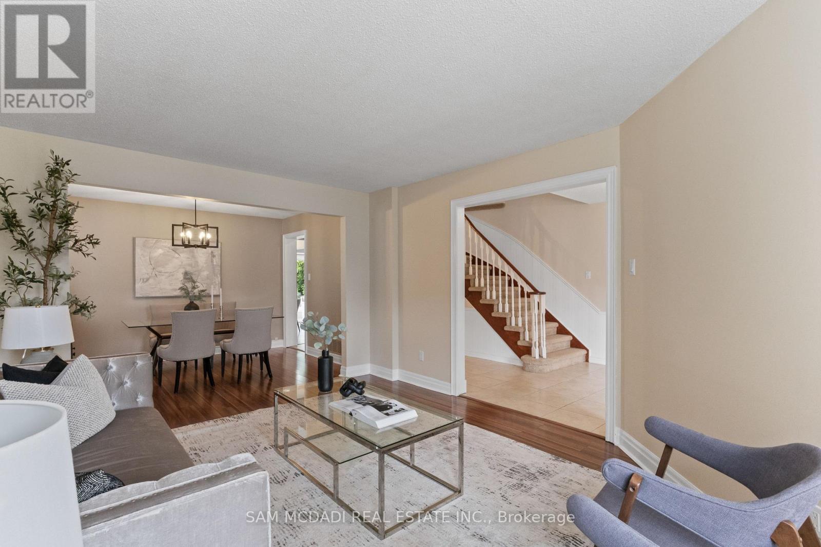 470 Aberfoyle Court, Mississauga, ON - Indoor Photo Showing Living Room