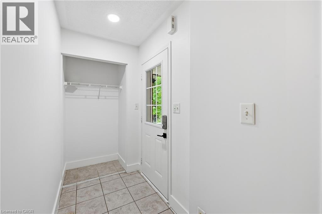 3115 Edgar Avenue, Burlington, ON - Indoor Photo Showing Other Room