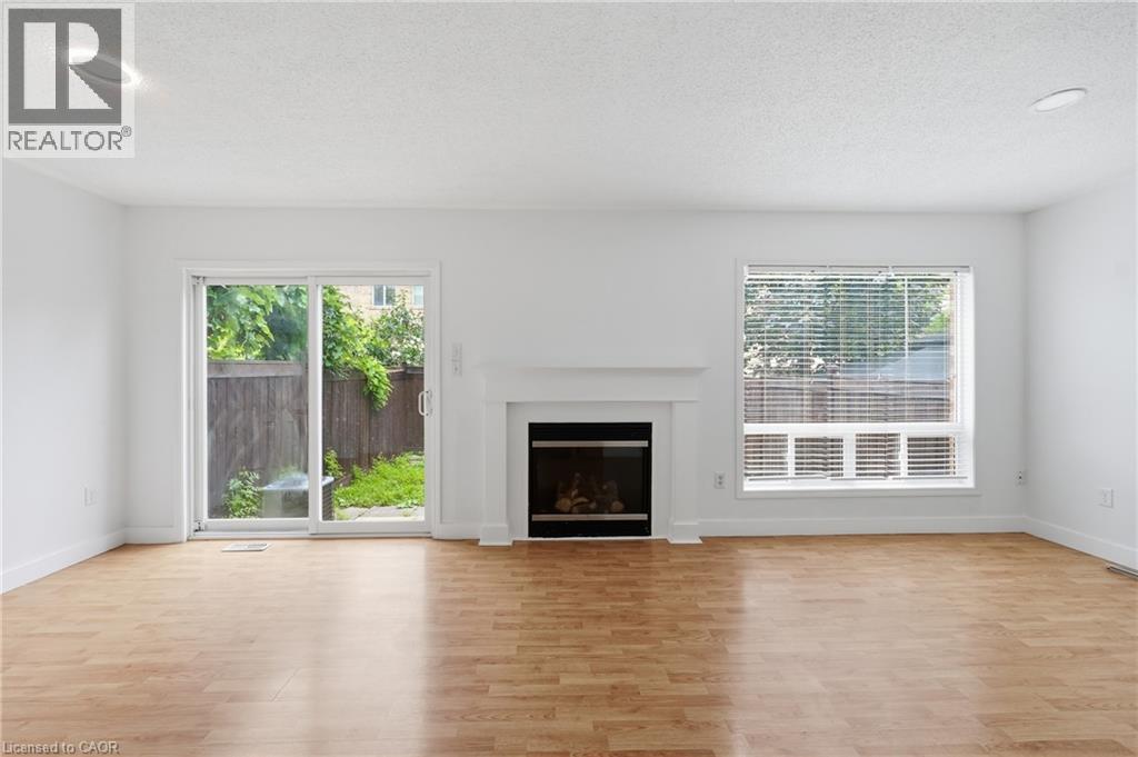 3115 Edgar Avenue, Burlington, ON - Indoor Photo Showing Living Room With Fireplace
