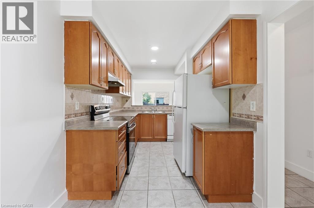 3115 Edgar Avenue, Burlington, ON - Indoor Photo Showing Kitchen With Double Sink