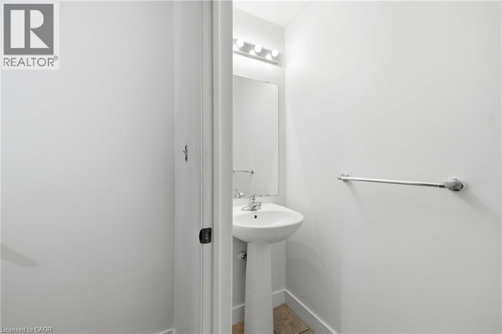 3115 Edgar Avenue, Burlington, ON - Indoor Photo Showing Bathroom