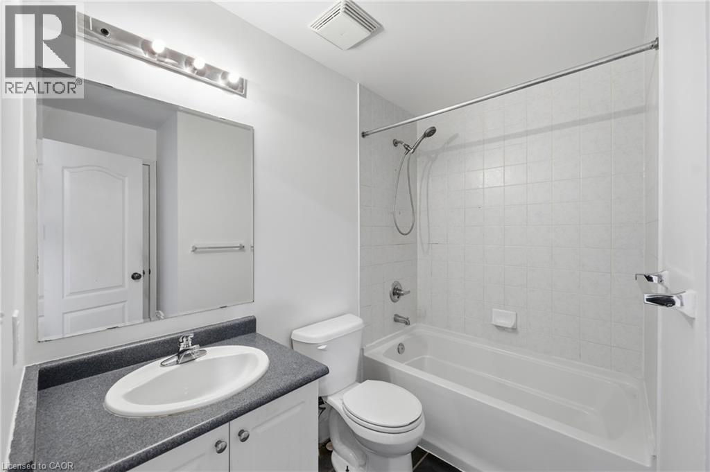 3115 Edgar Avenue, Burlington, ON - Indoor Photo Showing Bathroom
