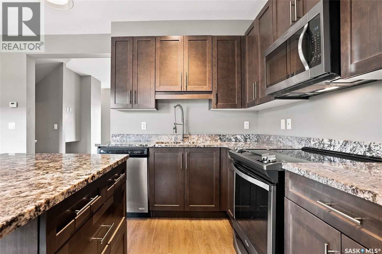 343 Rajput Way, Saskatoon, SK - Indoor Photo Showing Kitchen With Stainless Steel Kitchen With Upgraded Kitchen