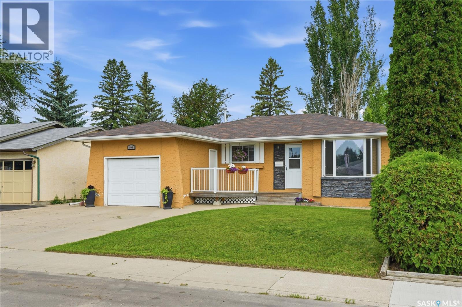 506 Fisher Crescent, Saskatoon, SK - Outdoor With Deck Patio Veranda
