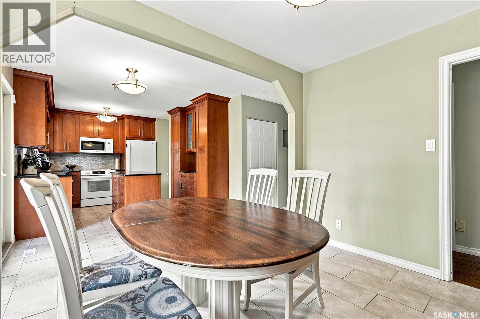 506 Fisher Crescent, Saskatoon, SK - Indoor Photo Showing Dining Room