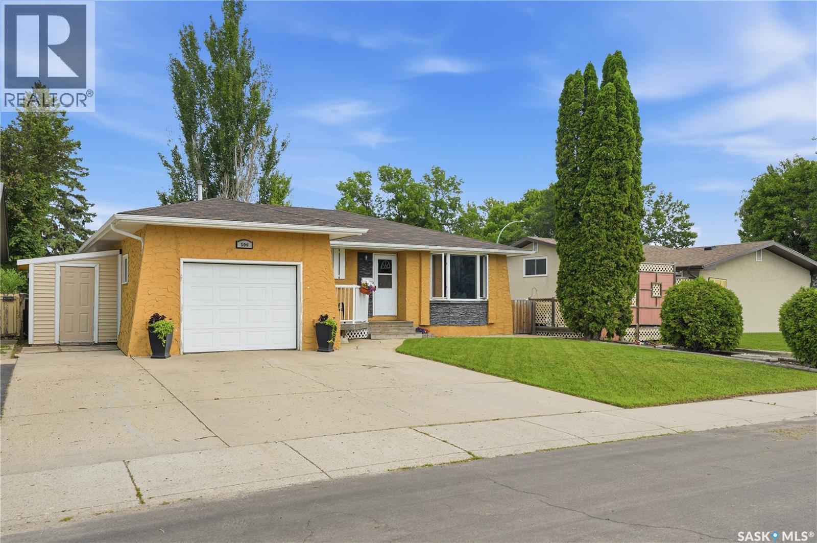 506 Fisher Crescent, Saskatoon, SK - Outdoor With Facade