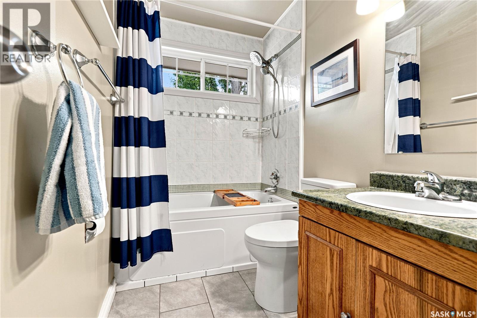 506 Fisher Crescent, Saskatoon, SK - Indoor Photo Showing Bathroom