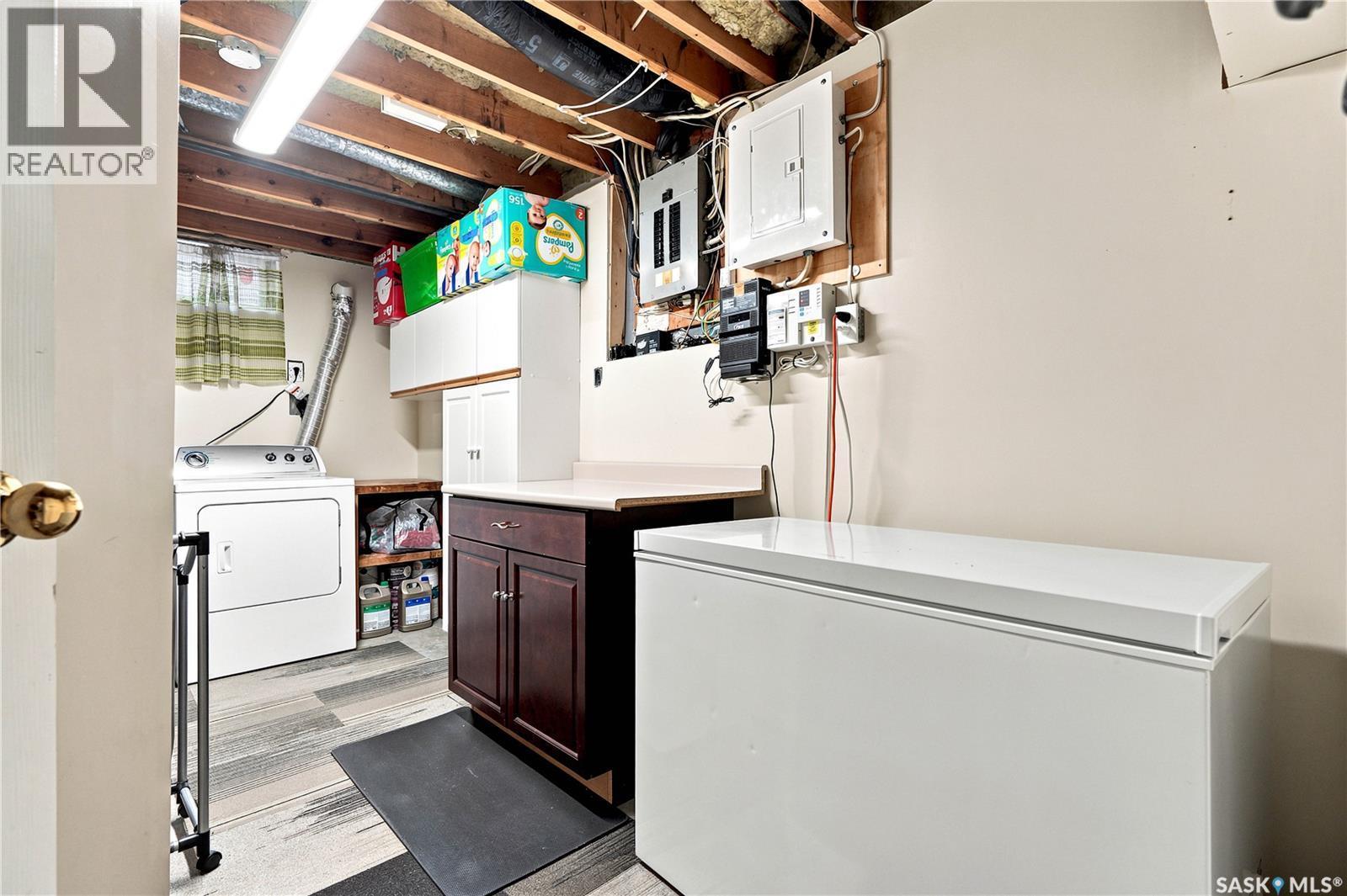 506 Fisher Crescent, Saskatoon, SK - Indoor Photo Showing Laundry Room