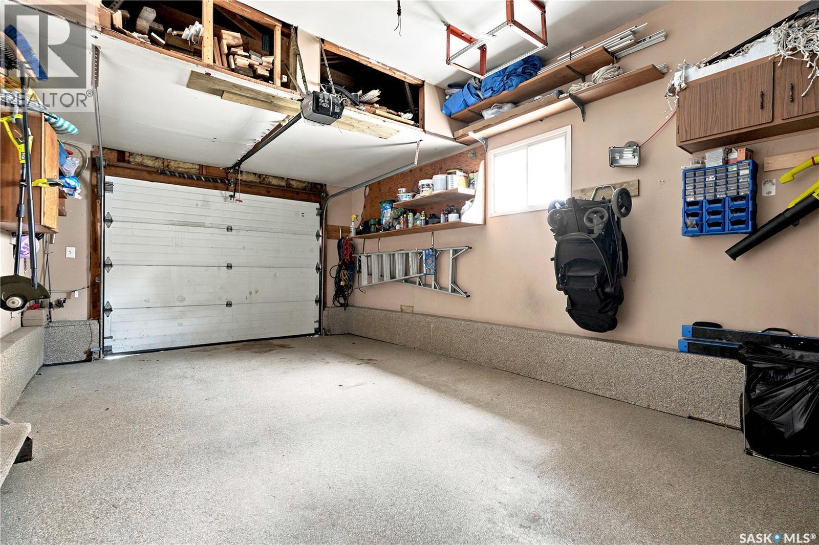 506 Fisher Crescent, Saskatoon, SK - Indoor Photo Showing Garage