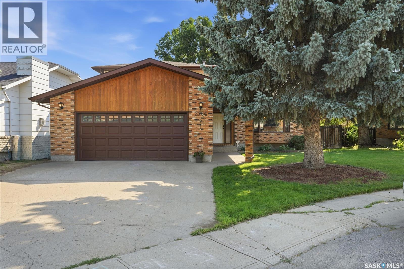 2734 Poplar Place E, Regina, SK - Outdoor