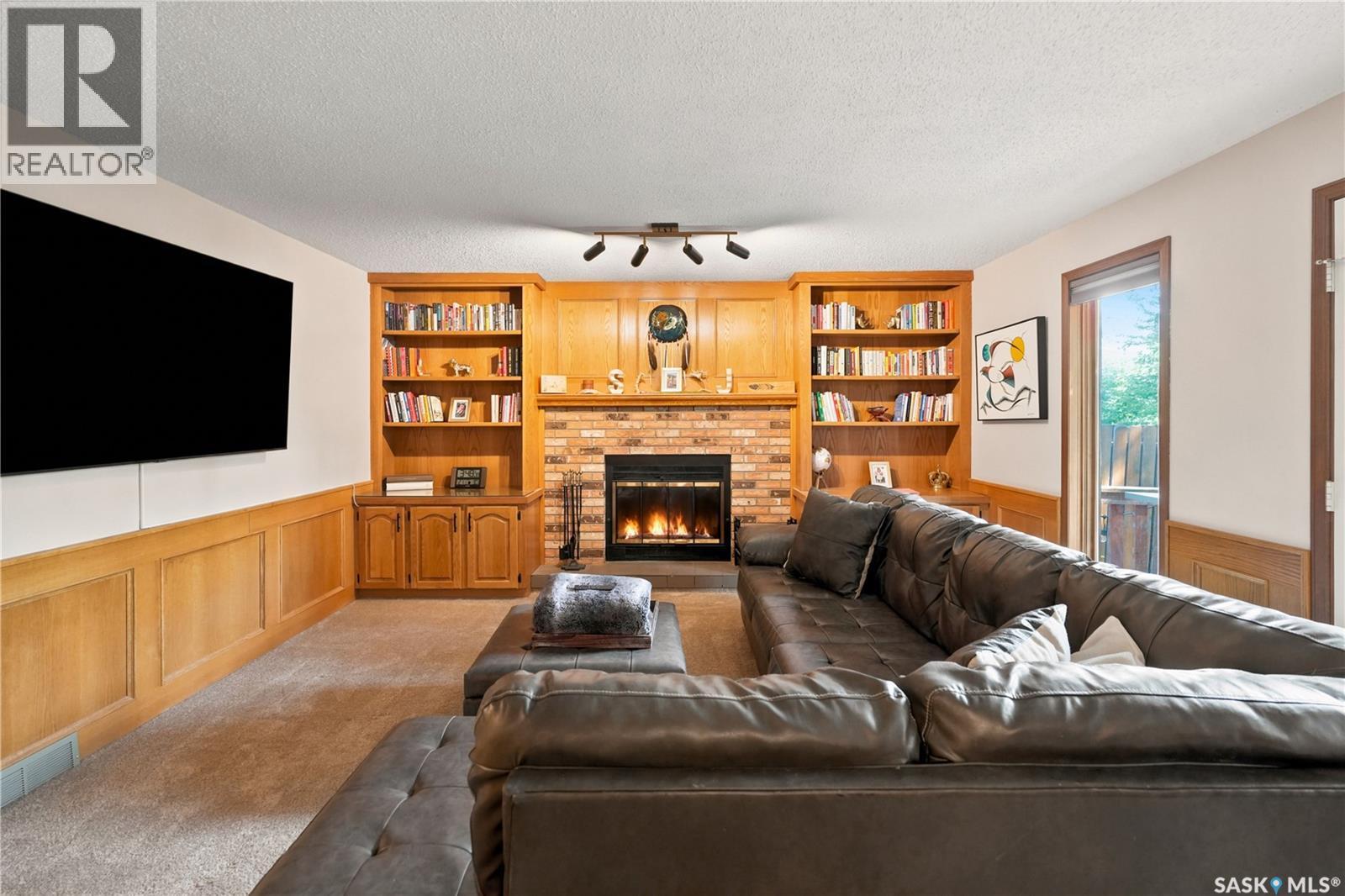 2734 Poplar Place E, Regina, SK - Indoor Photo Showing Living Room With Fireplace