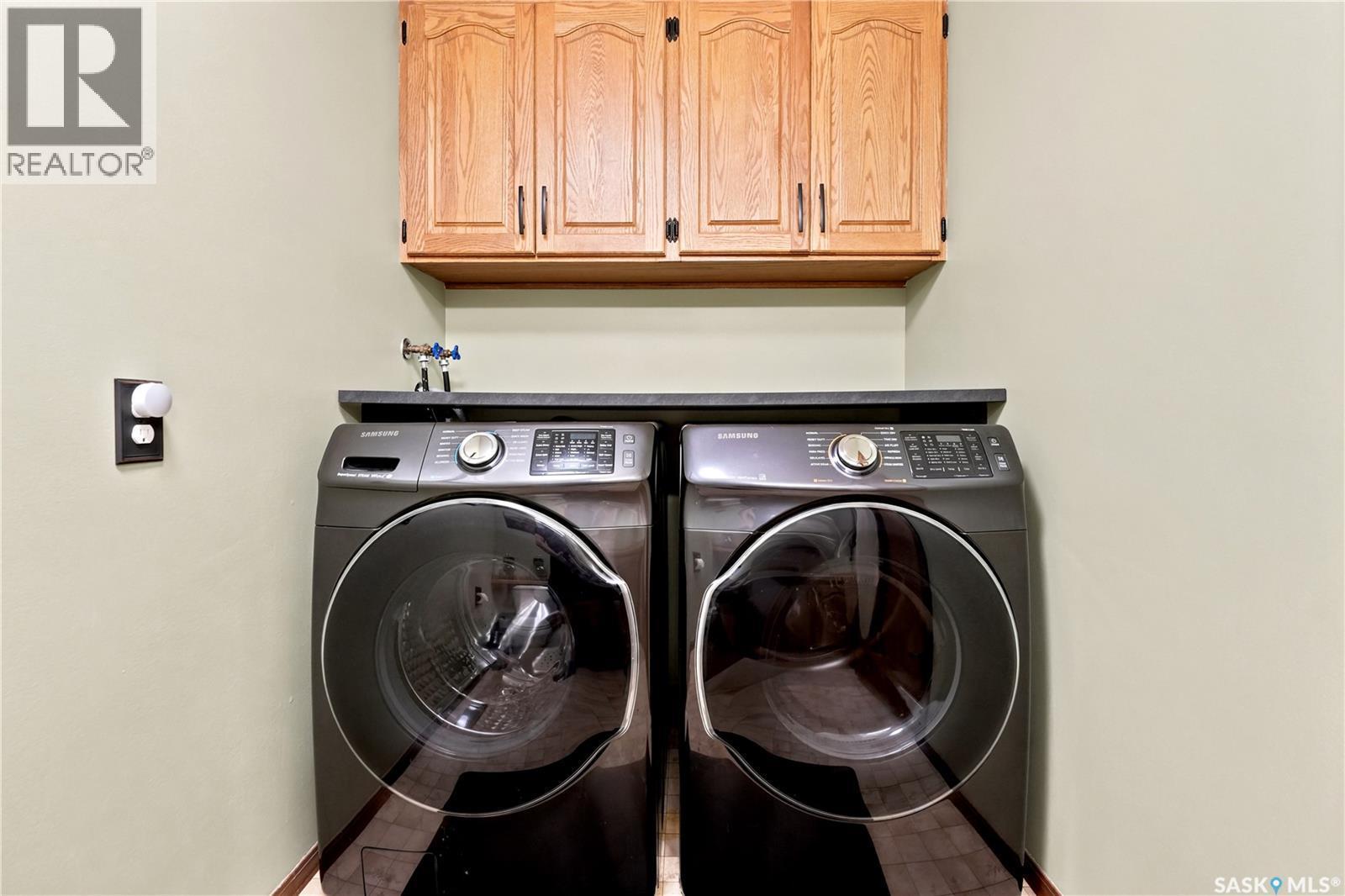 2734 Poplar Place E, Regina, SK - Indoor Photo Showing Laundry Room
