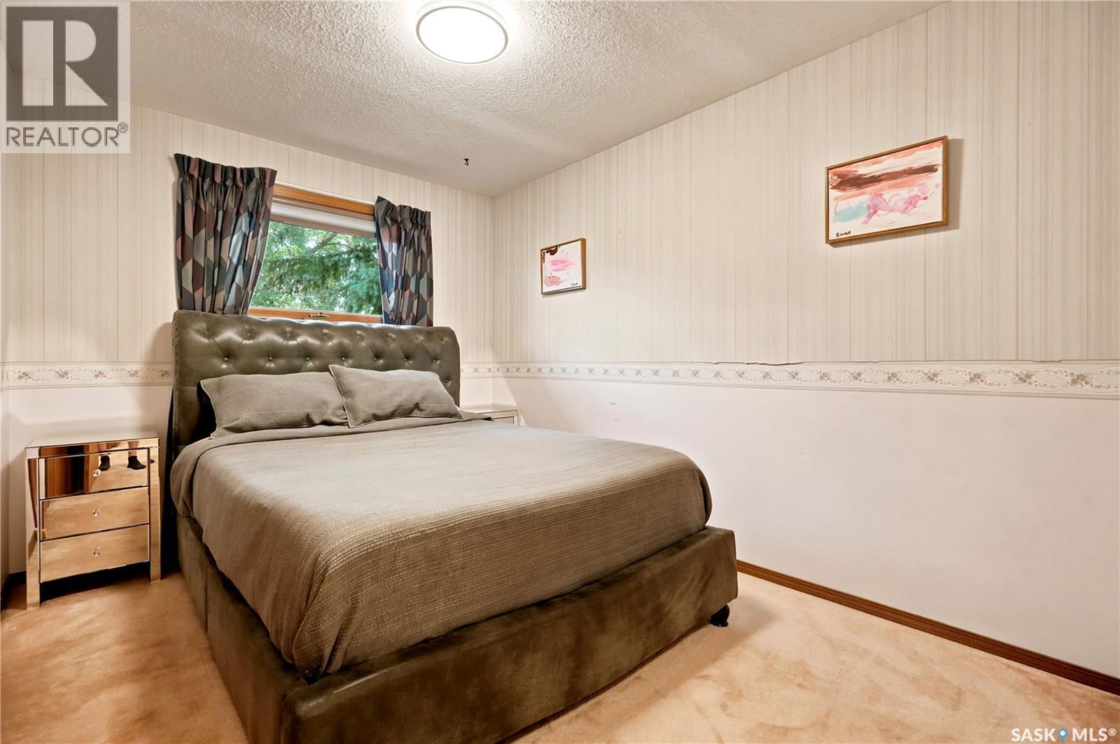 2734 Poplar Place E, Regina, SK - Indoor Photo Showing Bedroom