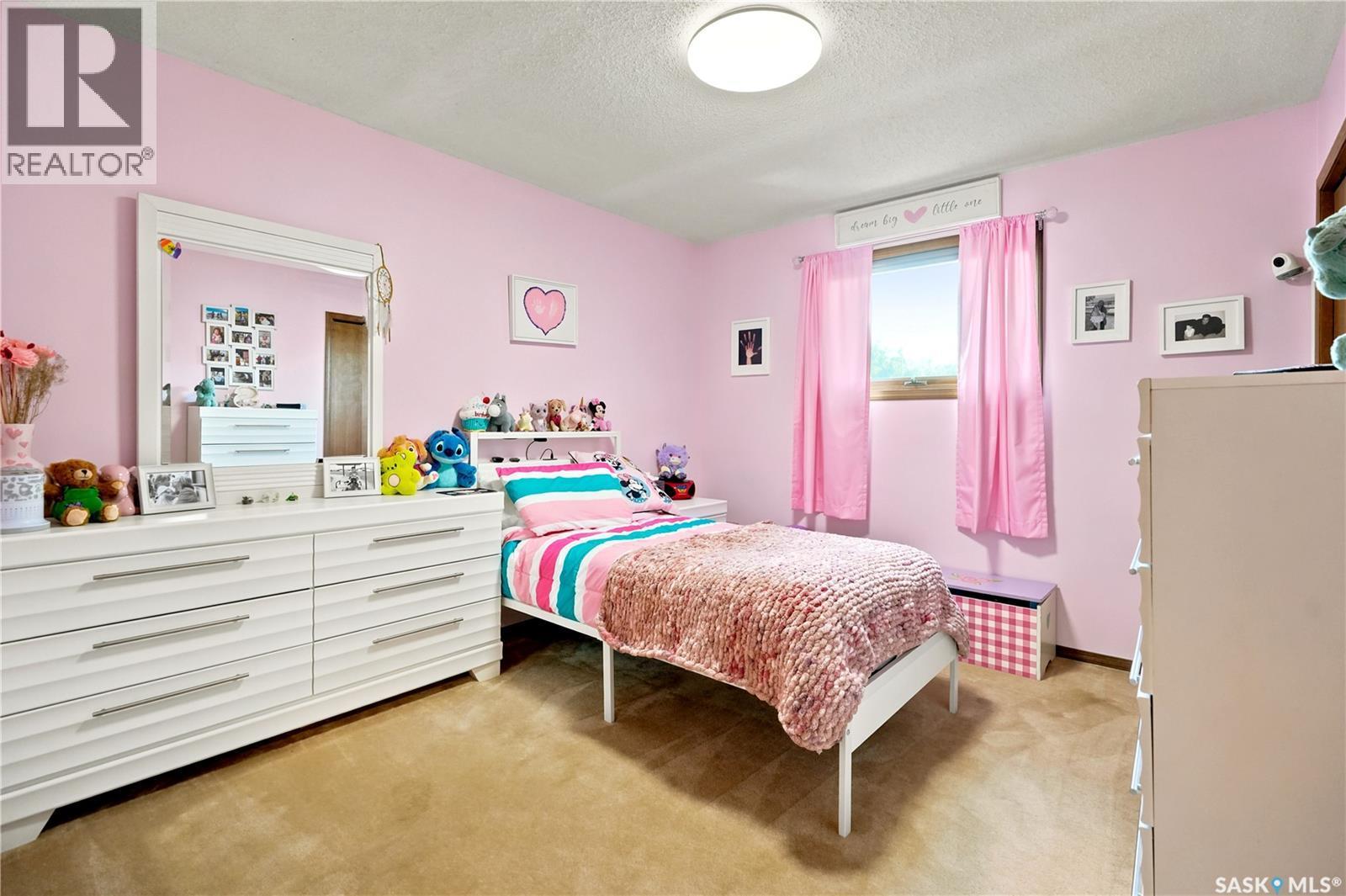 2734 Poplar Place E, Regina, SK - Indoor Photo Showing Bedroom