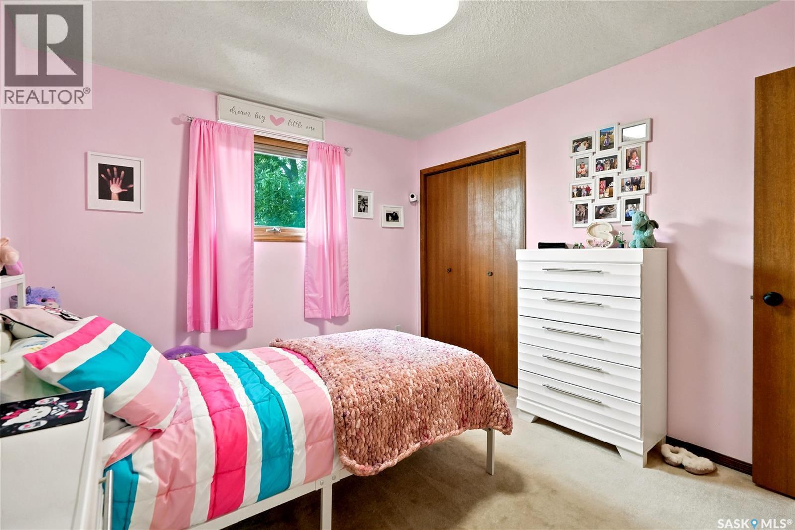 2734 Poplar Place E, Regina, SK - Indoor Photo Showing Bedroom